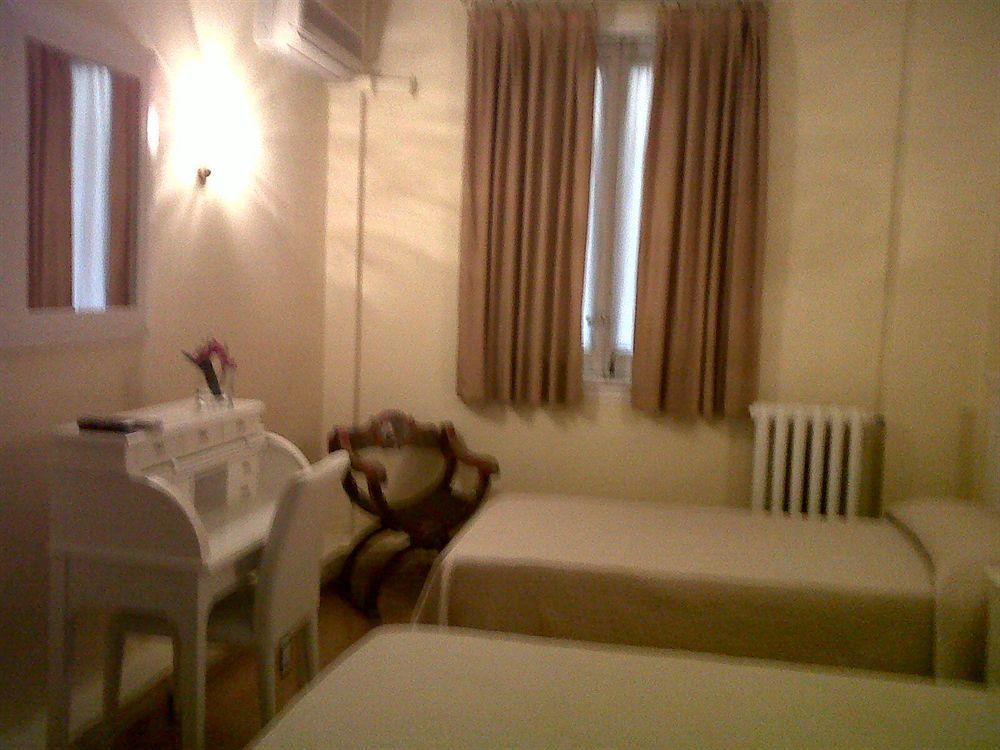 Hostal Montecarlo Μαδρίτη Εξωτερικό φωτογραφία